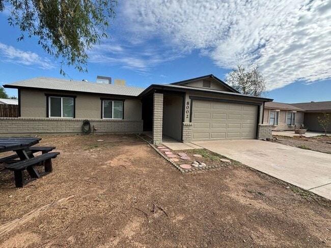 property at 8002 W Mariposa Dr