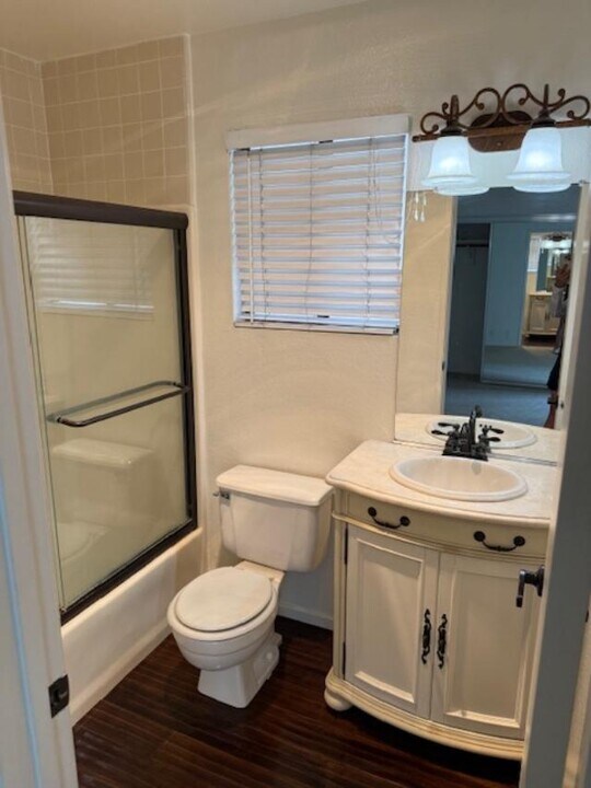 600 1st St, Unit #2 in Hermosa Beach, CA - Building Photo