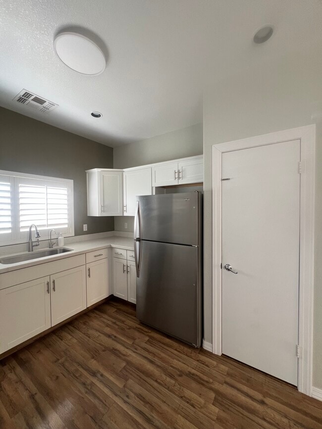 7500 E Deer Valley Rd, Unit 42 in Scottsdale, AZ - Foto de edificio - Building Photo