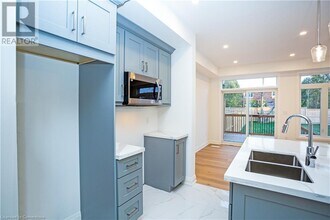 31 Dana Dr in Hamilton, ON - Building Photo - Building Photo