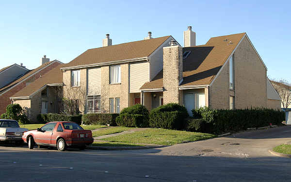 Wilcrest Meadows Townhomes in Houston, TX - Foto de edificio - Building Photo