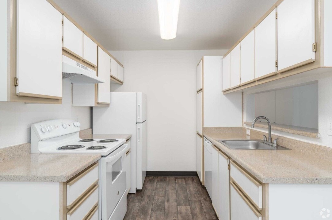 Hampton Park Apartments in Tigard, OR - Building Photo