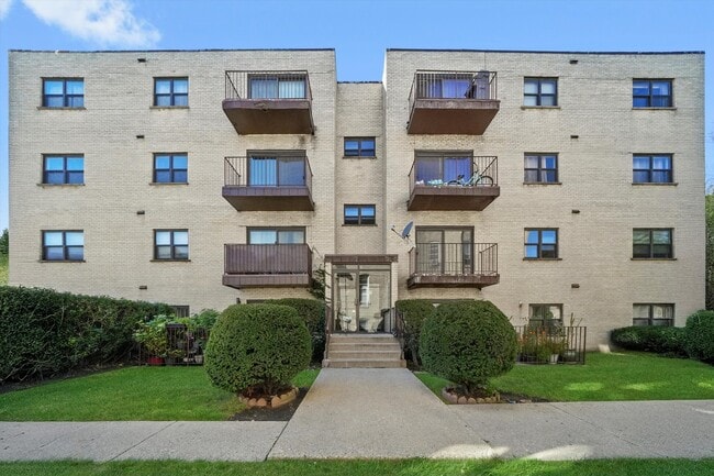 property at 2615 W Foster Ave