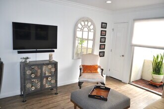 1600 Ardmore Ave, Unit 219 in Hermosa Beach, CA - Foto de edificio - Building Photo