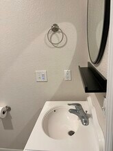 11070 Densmar Rd, Unit B in Oak Hills, CA - Foto de edificio - Building Photo