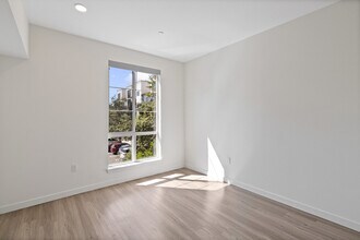 1710 On the Blvd in Thousand Oaks, CA - Foto de edificio - Building Photo