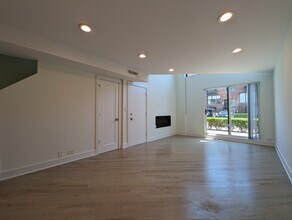 1014 W Grace St, Unit #954B101 in Chicago, IL - Building Photo - Building Photo