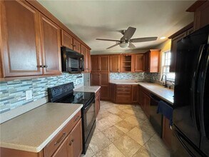 9 Wilson Rd in Middletown, RI - Building Photo - Building Photo