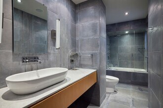 58 W 58th St in New York, NY - Building Photo - Building Photo