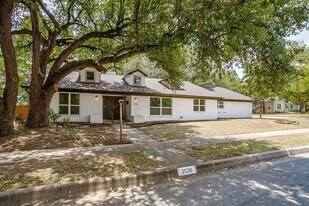 2536 Daisy Ln in Fort Worth, TX - Building Photo
