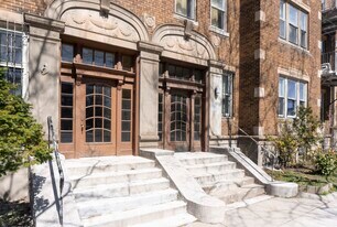 2017 Commonwealth Ave in Boston, MA - Building Photo