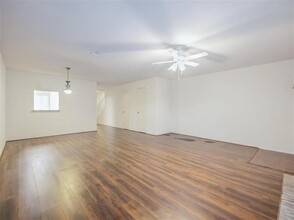 15330 Falmouth Ave in Houston, TX - Building Photo - Building Photo