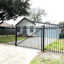 4510 Kingsbury St in Houston, TX - Building Photo