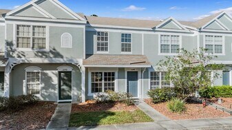 2248 Lake Woodberry Cir in Brandon, FL - Building Photo