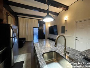 25 St Marys Ct in Brookline, MA - Foto de edificio - Building Photo