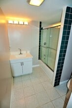 285 Old S Ave, Unit 2 in Whitman, MA - Building Photo - Building Photo