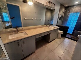902 McGregor Park Cir in Ft. Myers, FL - Building Photo