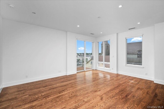 422 E Boston Post Rd in Mamaroneck, NY - Building Photo - Building Photo