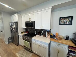 137 Falcon St, Unit 3 in Boston, MA - Foto de edificio - Building Photo