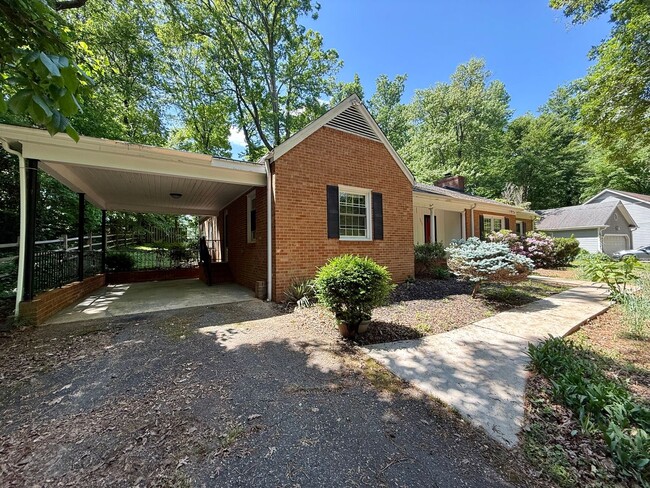5411 Foxwood Dr in Greensboro, NC - Building Photo - Building Photo