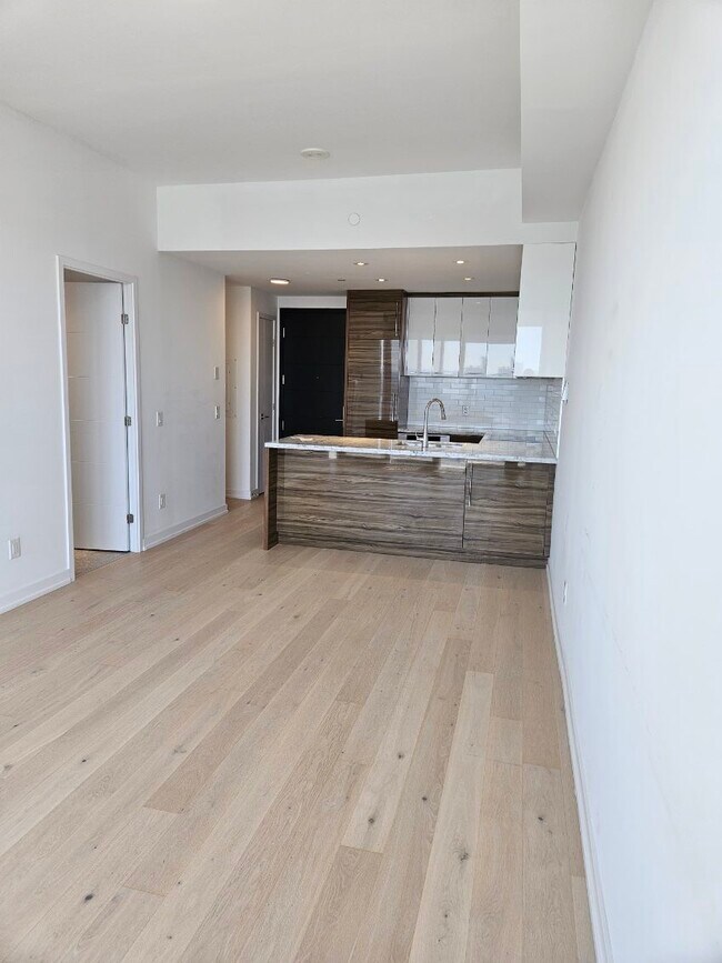 488 University Ave in Toronto, ON - Building Photo - Building Photo