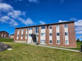 7 Roxbury Dr in Saint John, NB - Building Photo
