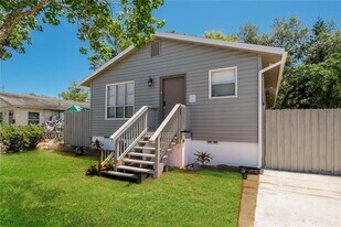 425 S Disston Ave in Tarpon Springs, FL - Building Photo