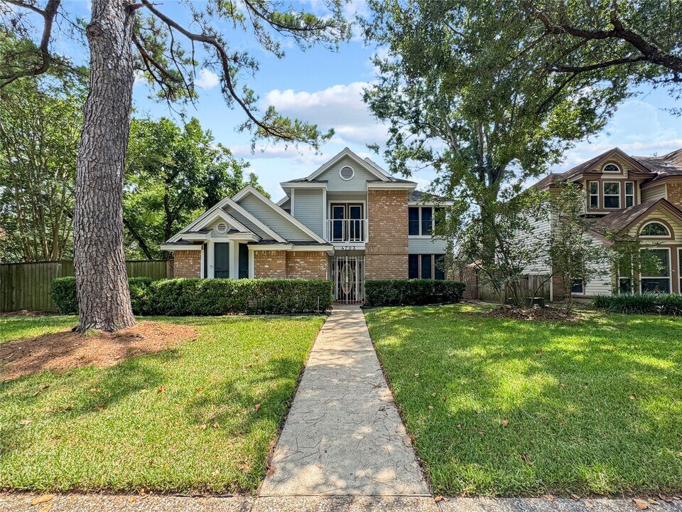 4703 Cashel Glen Dr in Houston, TX - Building Photo