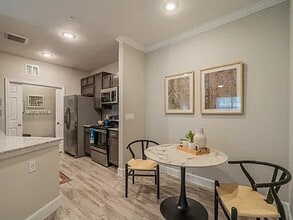 2400 N Frazier St in Conroe, TX - Building Photo - Building Photo