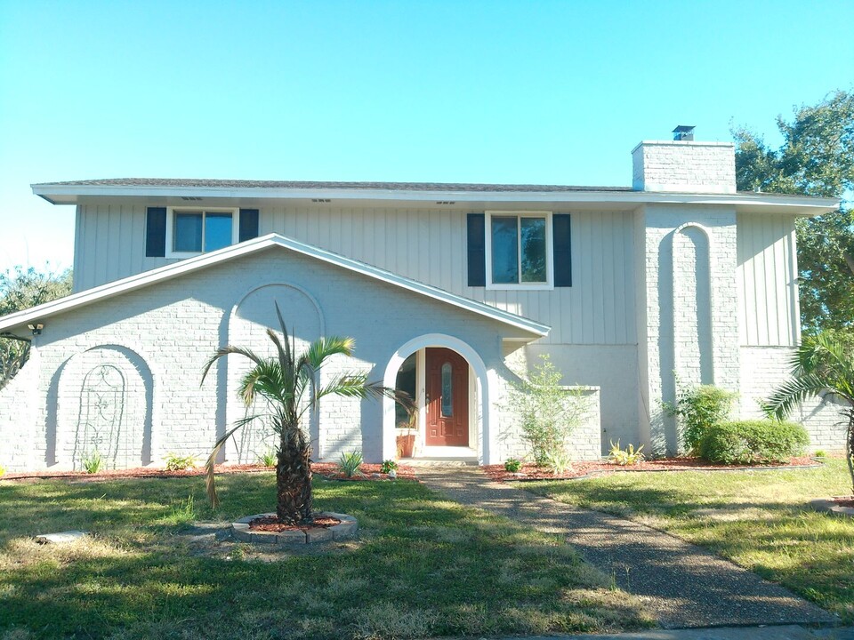 6402 Clearlake Cir in Corpus Christi, TX - Building Photo