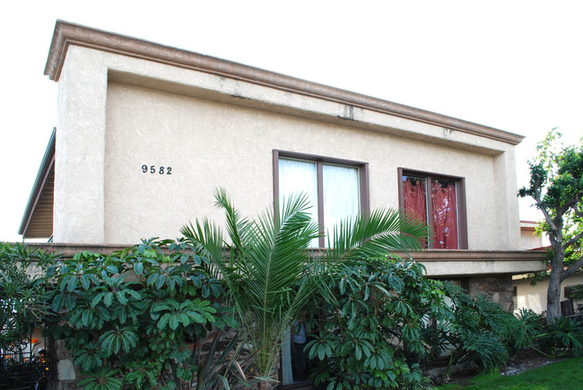 Maureen II in Garden Grove, CA - Building Photo - Building Photo