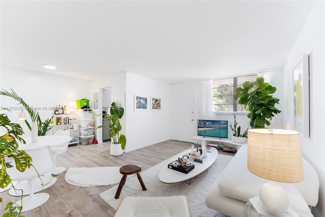 301 Jefferson Ave in Miami Beach, FL - Building Photo