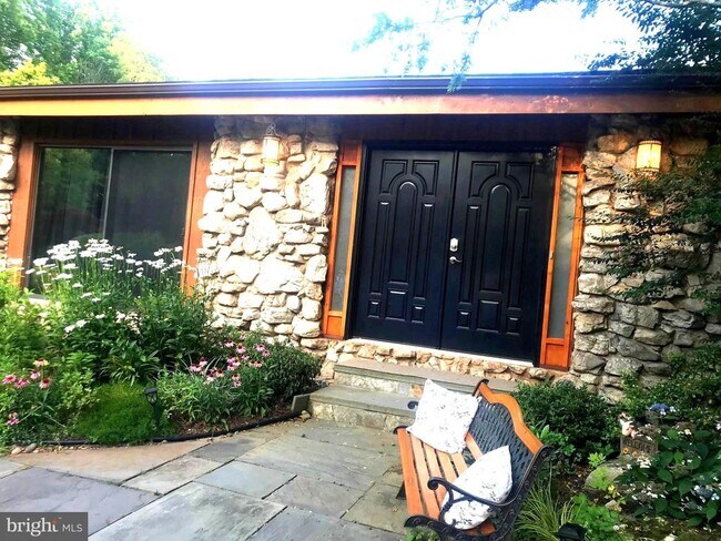 10809 Nicholsridge Rd in Great Falls, VA - Building Photo - Building Photo