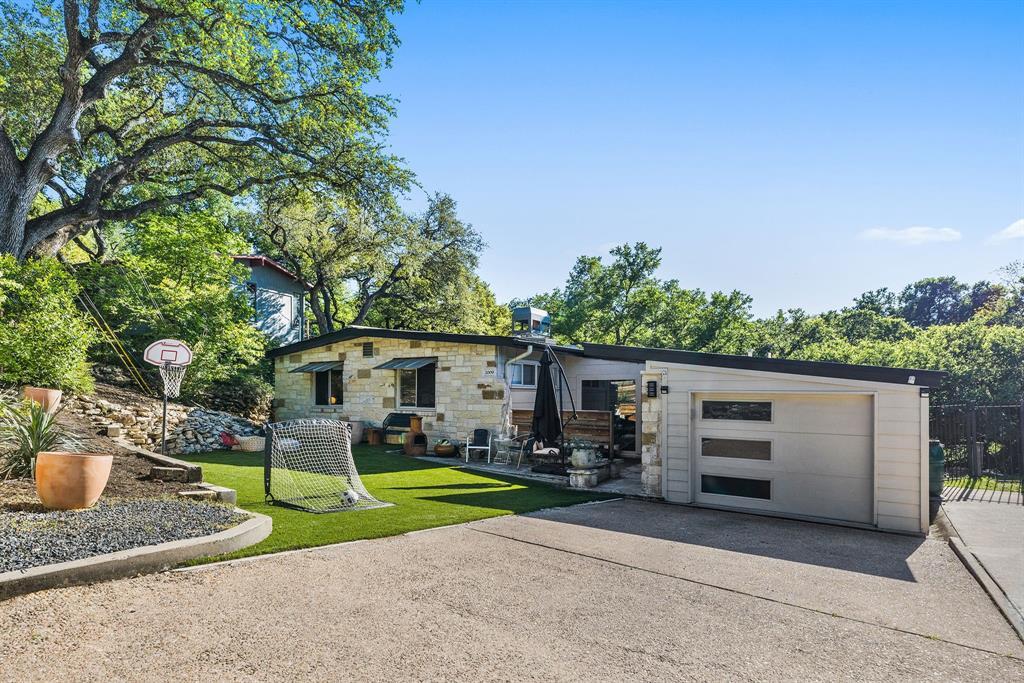 2009 Dexter St in Austin, TX - Building Photo