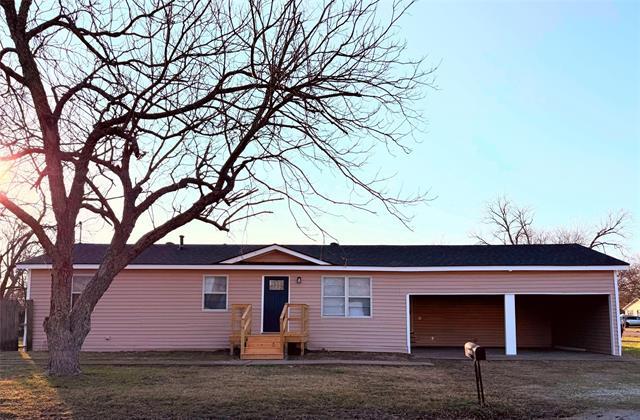 1203 Evans St in Bonham, TX - Foto de edificio