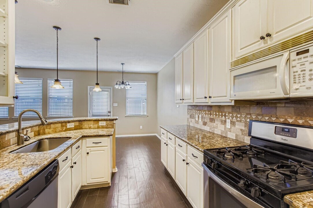 17519 Bering Bridge Ln in Humble, TX - Foto de edificio