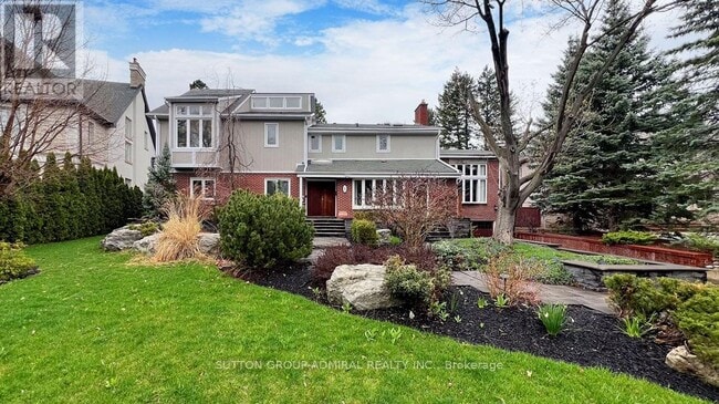 property at 8 Mead Ct