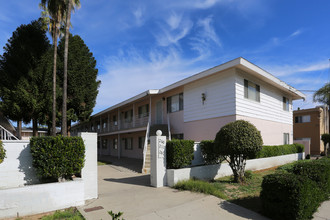 Park Villas in El Cajon, CA - Building Photo - Building Photo