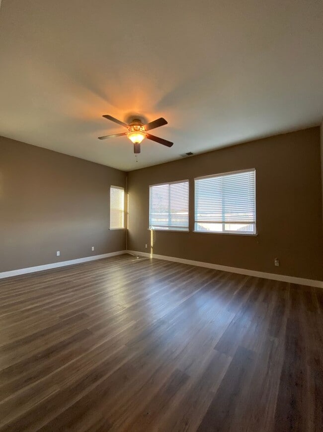 10115 Kuhn Ranch Way in Elk Grove, CA - Building Photo - Building Photo