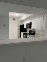 18840 NW 57th Ave, Unit 301 in Hialeah, FL - Foto de edificio - Building Photo