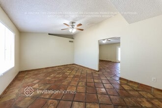 11010 W Calle del Sol in Phoenix, AZ - Foto de edificio - Building Photo