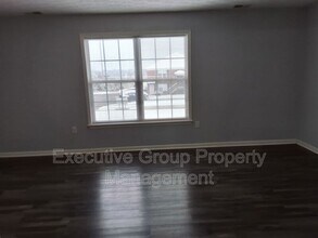 103 Hurstfield Dr in Radcliff, KY - Building Photo - Building Photo