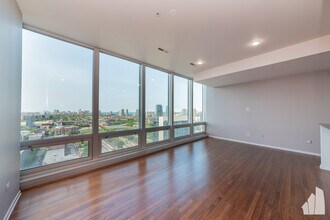 500 W Superior St in Chicago, IL - Building Photo - Building Photo