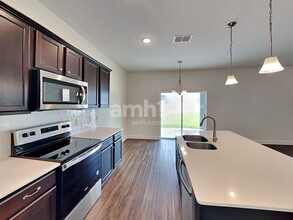 1039 Lake Trudy Dr in St. Cloud, FL - Foto de edificio - Building Photo