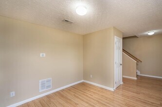 1016 Bella Dona Rd in Lexington, KY - Building Photo - Building Photo