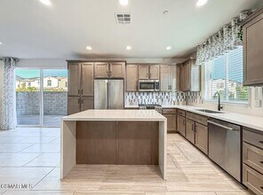 2035 Pump House Ln in Santa Paula, CA - Building Photo - Building Photo