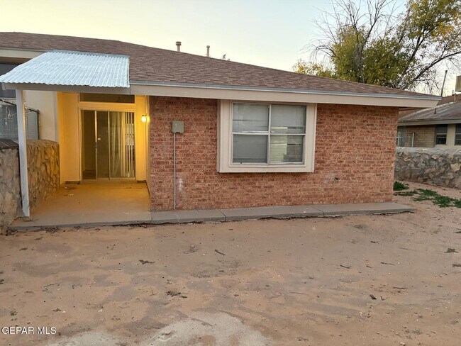10957 Delafield Dr in El Paso, TX - Building Photo - Building Photo