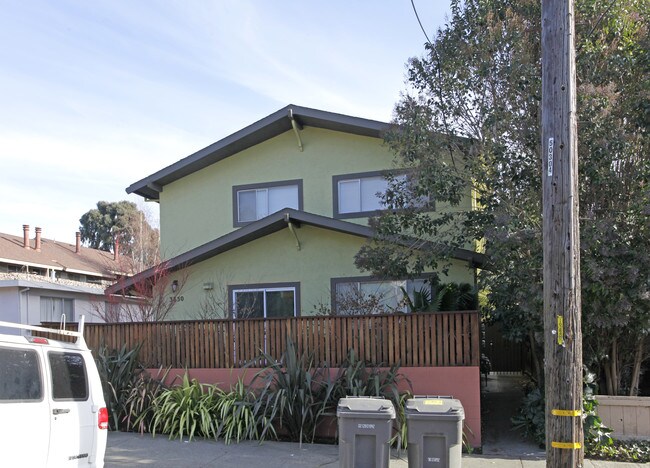 3830 Maybelle Ave in Oakland, CA - Foto de edificio - Building Photo