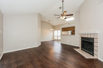 4747 Poppy Dr E in Fort Worth, TX - Foto de edificio - Building Photo