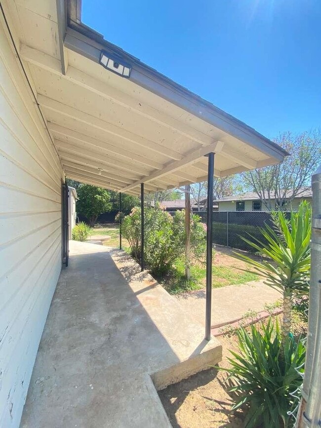 2902 E Stewart St in Laredo, TX - Building Photo - Building Photo
